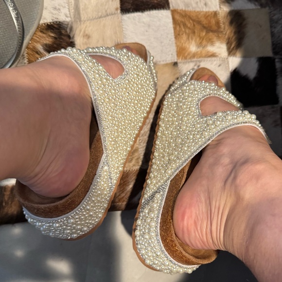 Steve Madden Blowout Pearl Embellished Sandals – Bone – Size 9.5